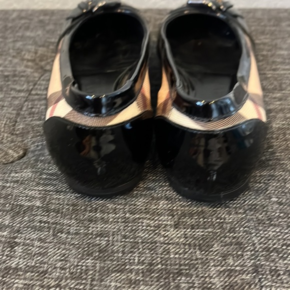 Burberry. 36. Patent leather and designer pattern flats. Good condition! - Picture 8 of 8